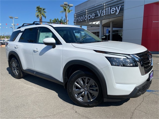 2025 Nissan Pathfinder SV