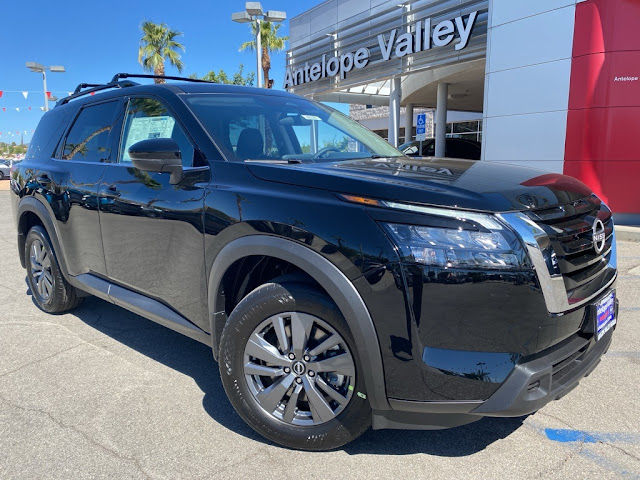 2025 Nissan Pathfinder SV