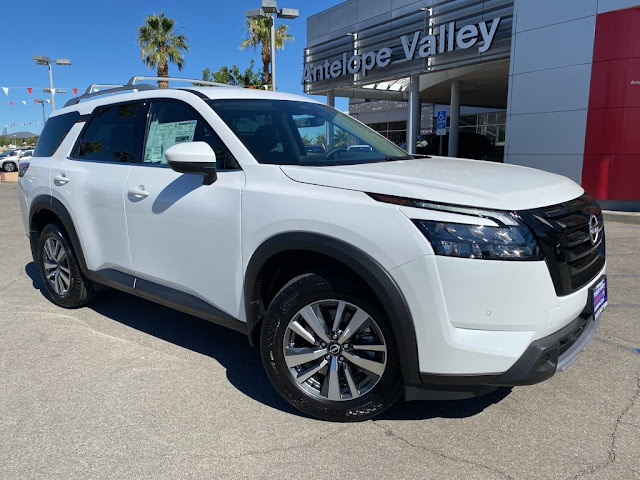 2025 Nissan Pathfinder SL