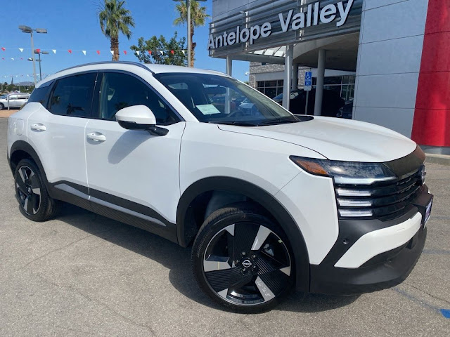 2025 Nissan Kicks SR