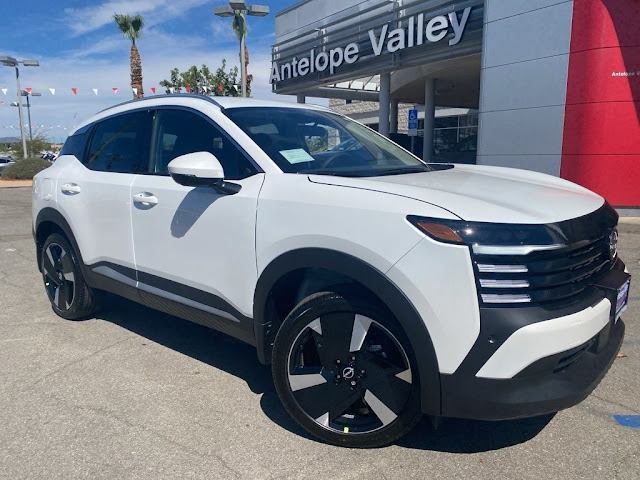 2025 Nissan Kicks SR