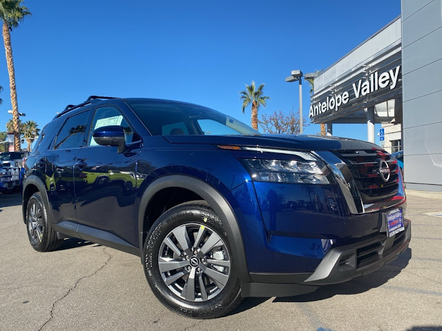 2025 Nissan Pathfinder SV