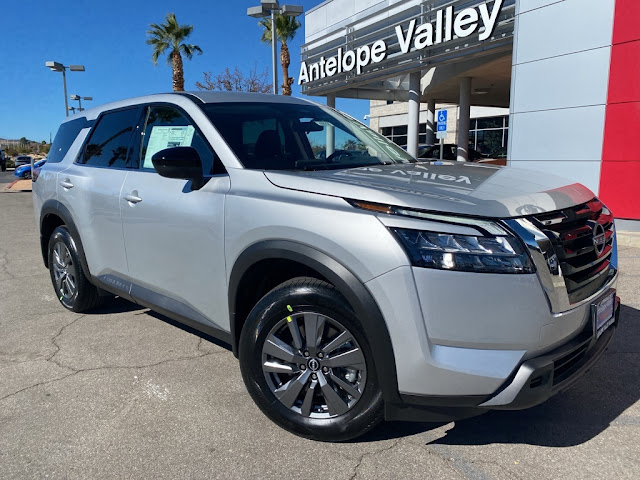 2025 Nissan Pathfinder S