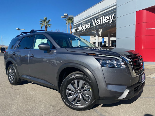 2025 Nissan Pathfinder SV