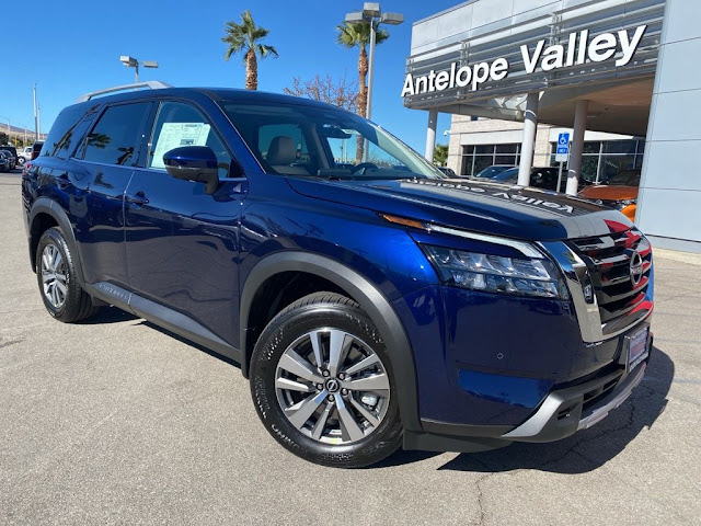 2025 Nissan Pathfinder SL