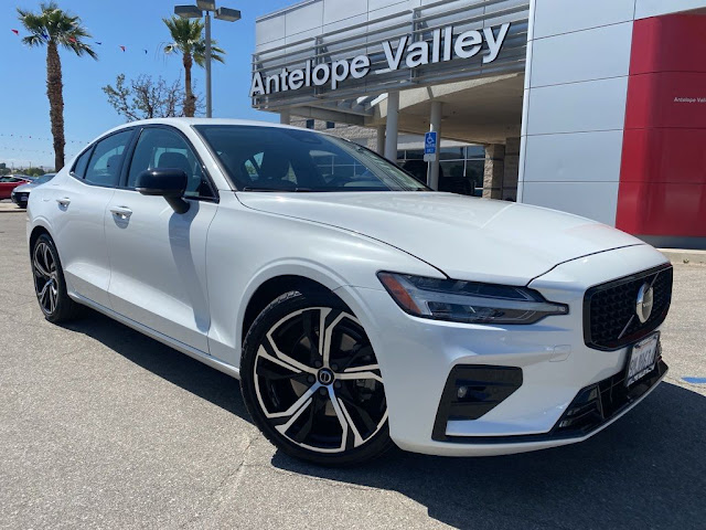 2024 Volvo S60 B5 Core Dark Theme